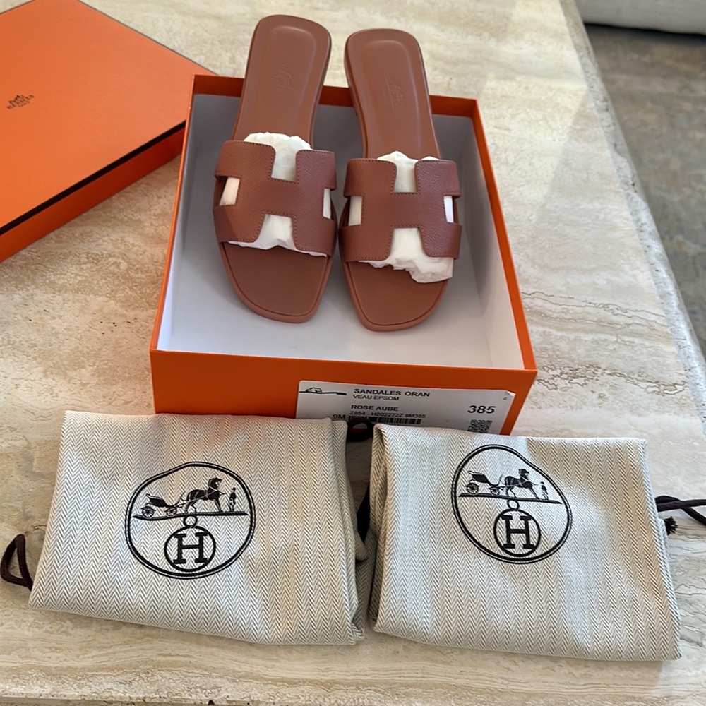 HERMES Authentic
Epsom Oran Sandals 38.5 Rose Aube. - Picture 1 of 12
